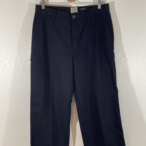 ST. JOHN’S BAY RELAXED FIT Releases & Repels Stains Wrinkle Free Pants 34x31 New - Picture 4 of 14